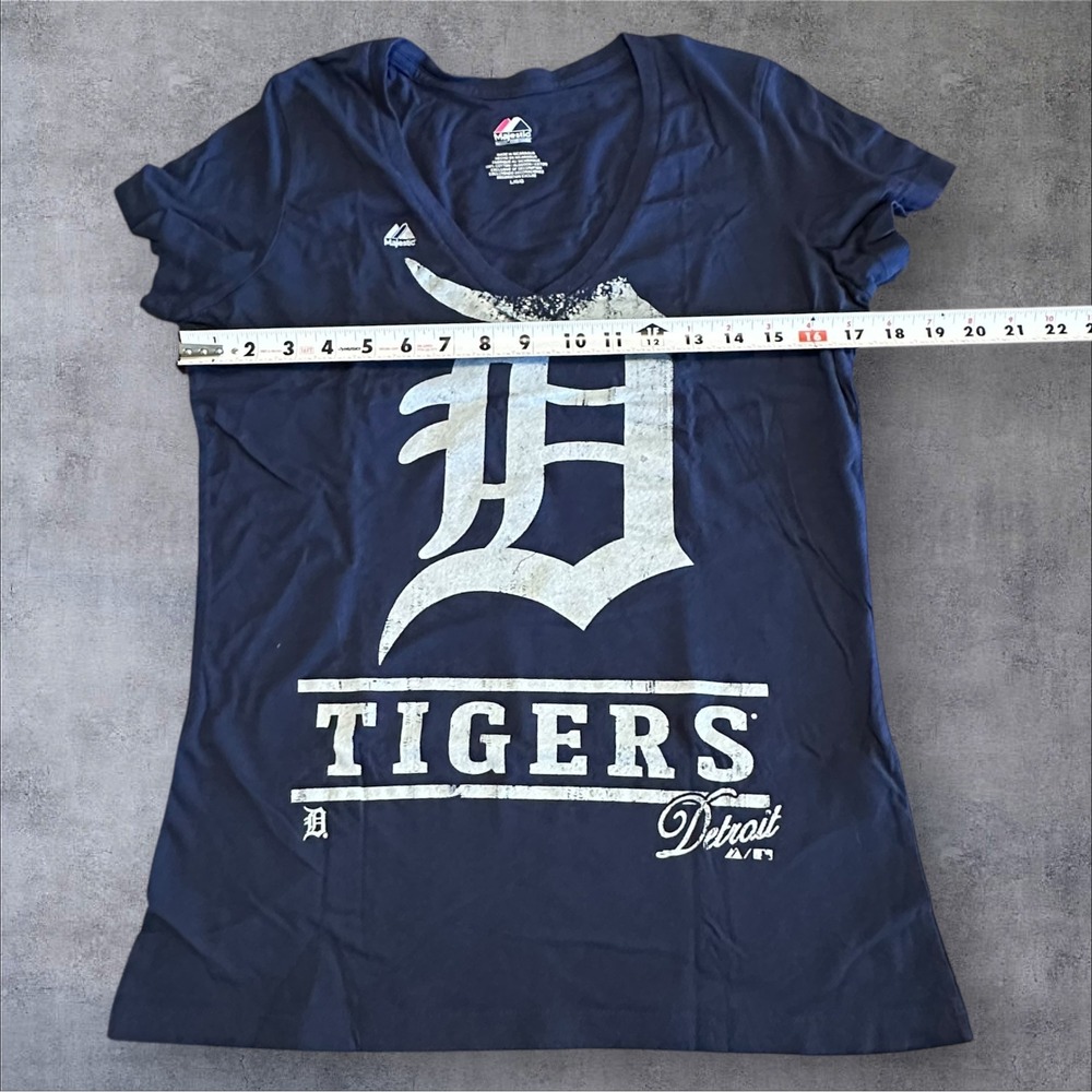 Detroit Tigers Women's L Navy Graphic T-Shirt Majestic MLB Distressed Logo Tee - Picture 4 of 9